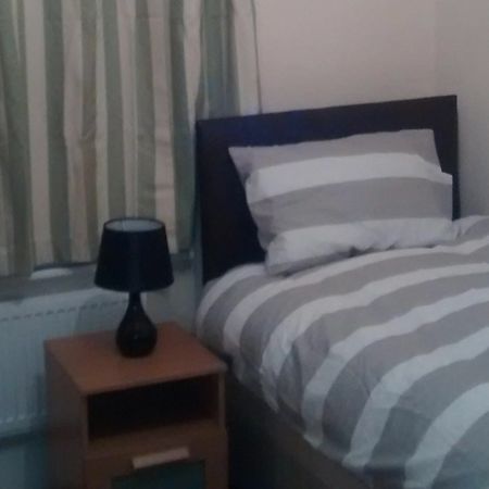 Acton Lodge Guest House Londra Exterior foto